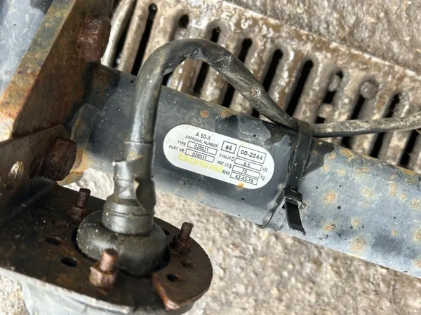 Peräkärkikytkin VW GOLF V VI KOMBI - OEM Bosal Käytetty image 4