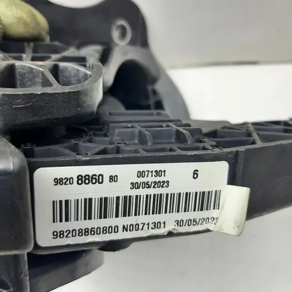Kytkinpääsylinteri OEM 7104076 Citroen Berlingolle image 4
