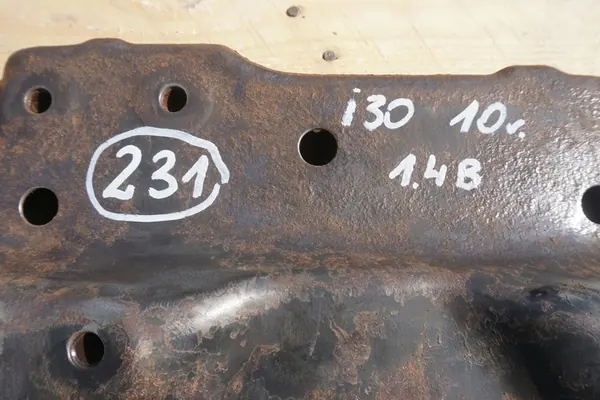 HYUNDAI i30 I 07-14 Trave di Sospensione 62405-2L000 image 2