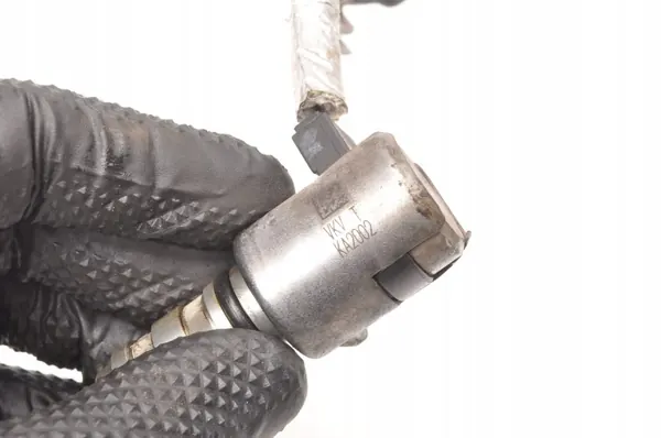 Solenoïde de distribution variable OEM 269882 pour Hyundai image 4