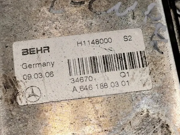 Arrefecedor óleo caixa Mercedes-Benz C W203 OEM 6461880301 image 3