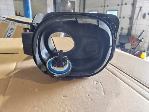 Trappe à carburant BMW X3 G01 OEM 7405751 - Occasion image 3