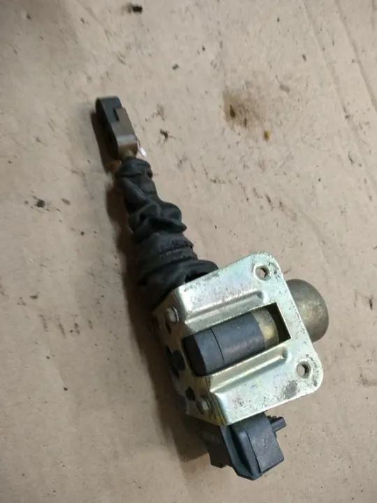 Opel Ascona C Zentralverriegelungsaktuator rechts OEM 5045688 image 4