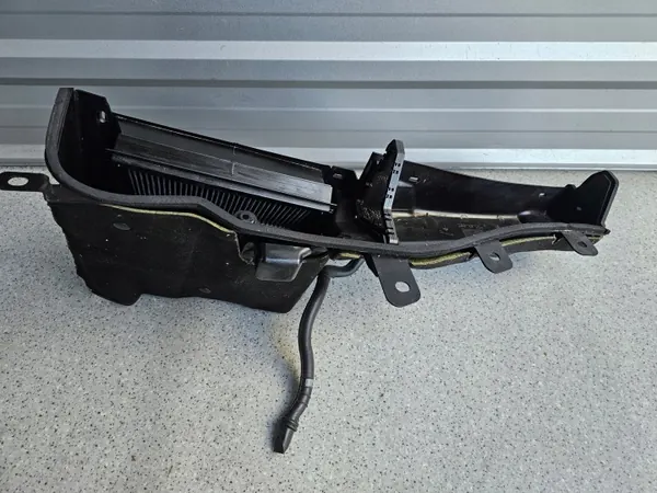 Maserati Ghibli kupéfilterhölje OEM 0000 image 2