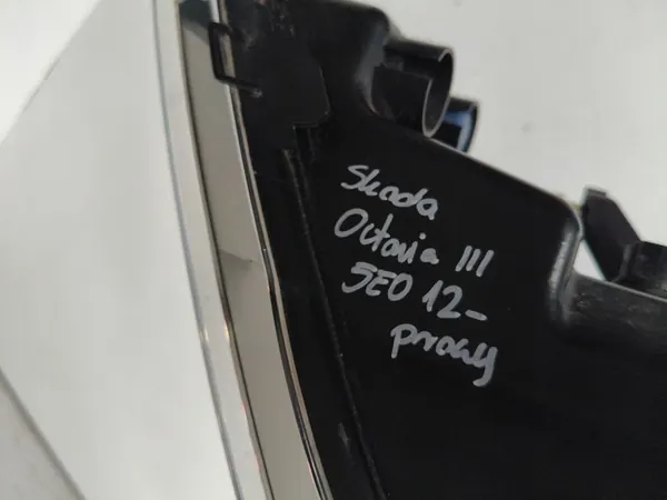 Farol Direito Skoda Octavia III 5E 12-16 image 4