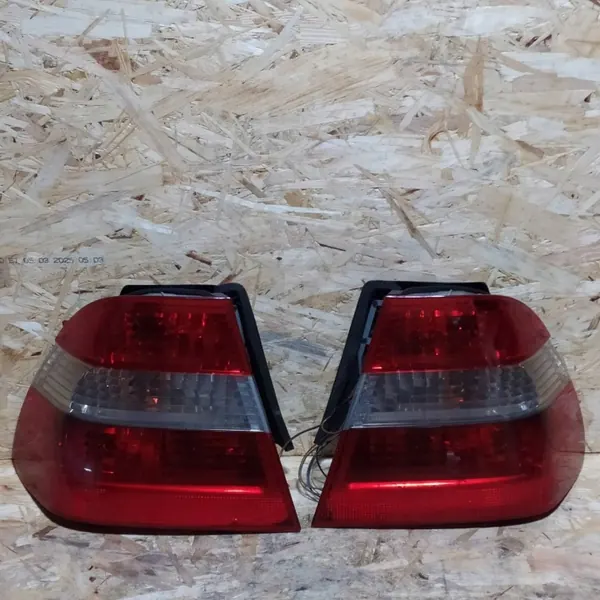 BMW E46 Rechte Heckleuchte OEM 694653601 image 2