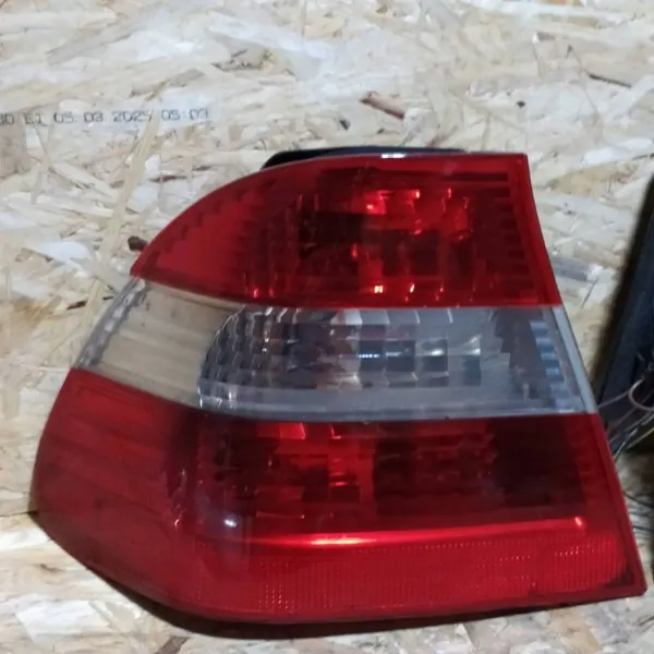 BMW E46 Rechte Heckleuchte OEM 694653601 image 4