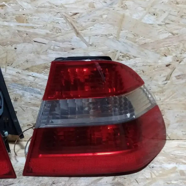 BMW E46 Rechte Heckleuchte OEM 694653601 image 5