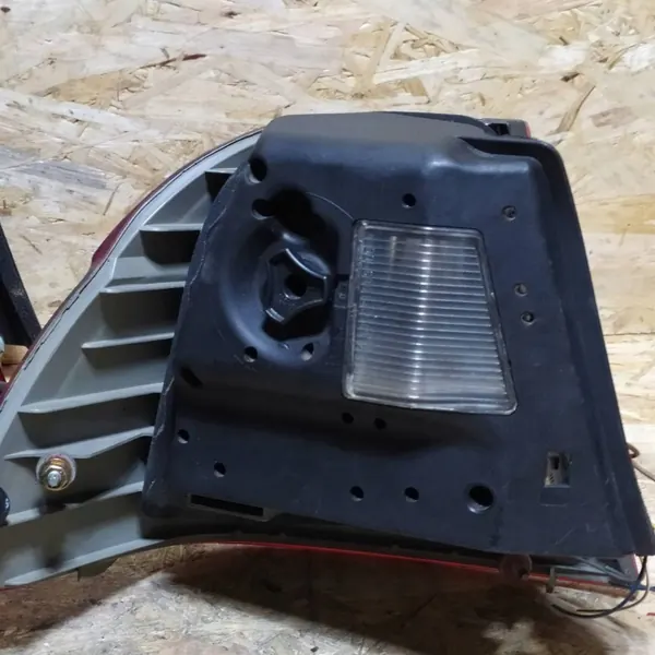 BMW E46 Rechte Heckleuchte OEM 694653601 image 6