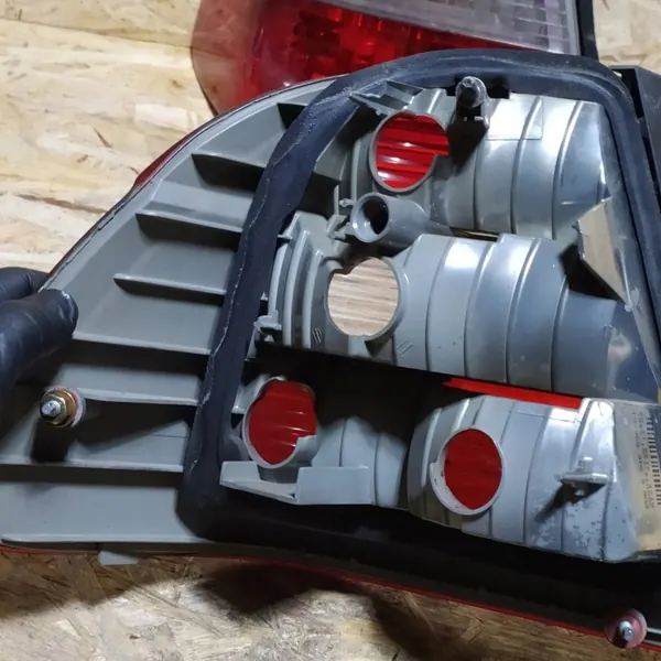 BMW E46 Rechte Heckleuchte OEM 694653601 image 9