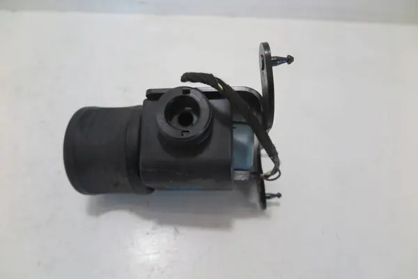 Bouton de sécurité d'attelage Mercedes-Benz OEM 2465400083 image 4
