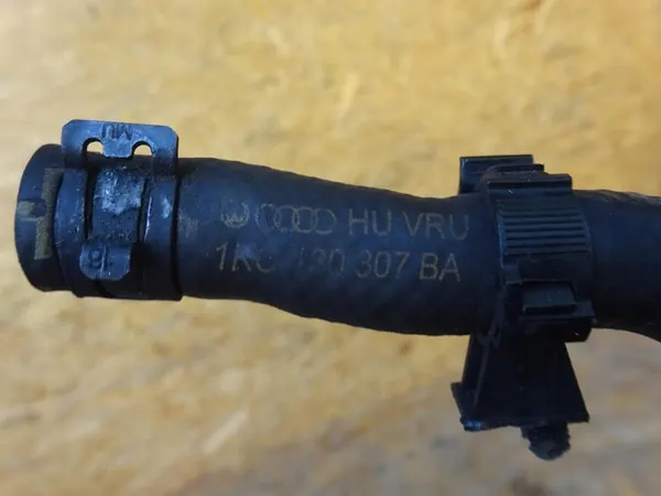 AUDI A3 8P LIFT KRAFTSTOFFROHR SENSOR 1K0130307BA image 3