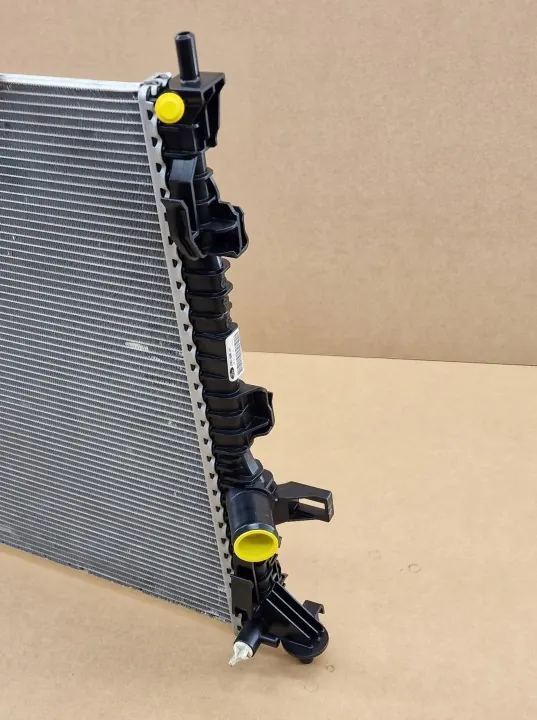 Radiateur d'eau Ford Focus MK4 OEM 2210505 Occasion image 3