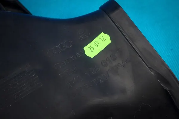 Luchtinlaat Audi A4 8K A5 8T 8K0129617C 8K0129618F image 4