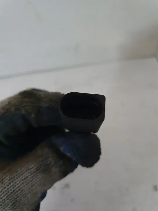 Iniettore carburante Audi A6 C5 2.5 TDI 059130202G image 2