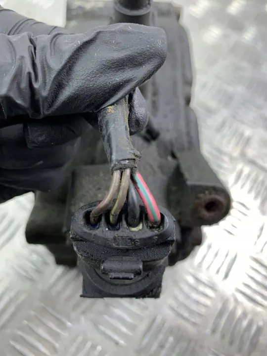 Jeep Cherokee bränslefilterhus OEM FOB24695 image 3