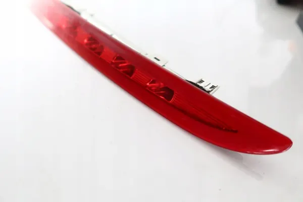 Feu Stop Troisième Mercedes Classe C W204 Break OEM 2049062601 image 3