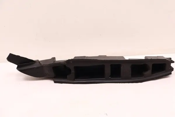 Maserati Grecale rechter spatbordvoering OEM 670157929 image 4