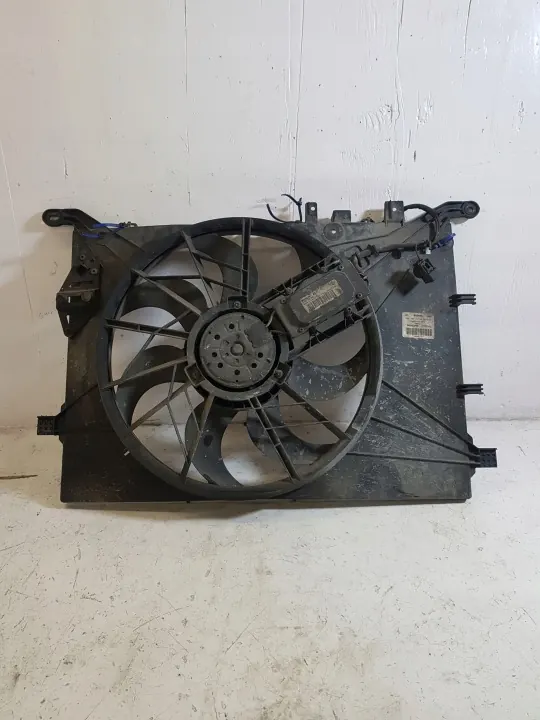 Ventilador de radiador Volvo usado OEM 0130303909 image 3