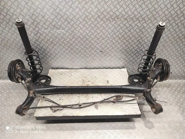 Poutre de suspension arrière complète Toyota Yaris III 1.5 VVTI image 1