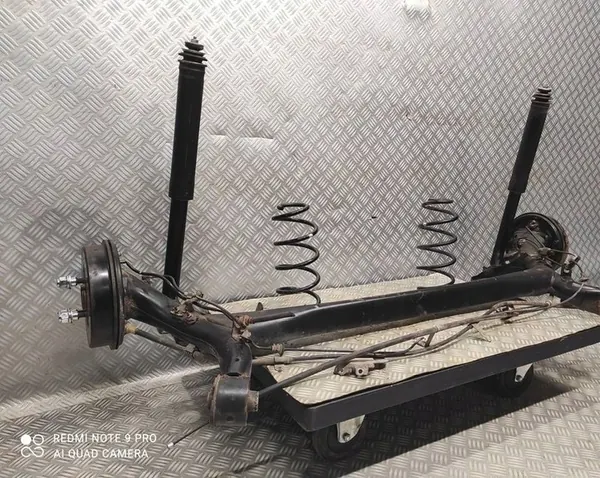 Poutre de suspension arrière complète Toyota Yaris III 1.5 VVTI image 3
