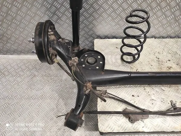 Poutre de suspension arrière complète Toyota Yaris III 1.5 VVTI image 5