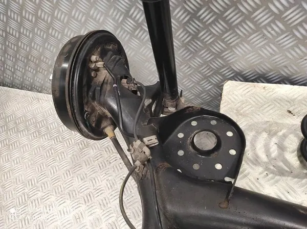 Poutre de suspension arrière complète Toyota Yaris III 1.5 VVTI image 7