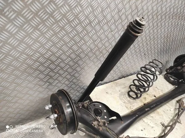 Poutre de suspension arrière complète Toyota Yaris III 1.5 VVTI image 8