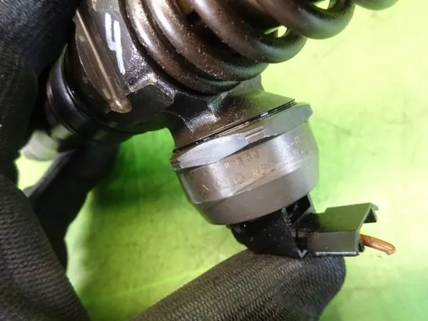 OEM 0414720037 Diesel-Einspritzventil-Satz für VW Passat B5 image 3