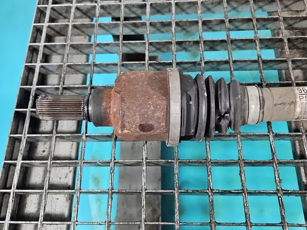 Arbre de transmission avant gauche Citroen C4 II 1.6 HDI Automatique OEM image 3