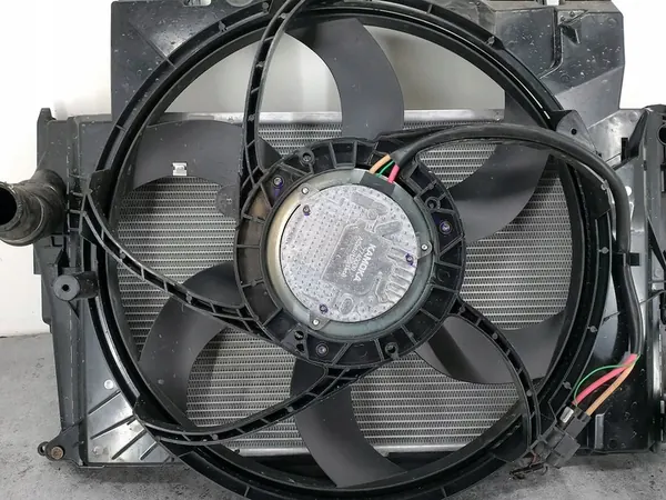Radiador de agua con ventilador BMW E91 2.0 D 318d OEM 6078501E image 2
