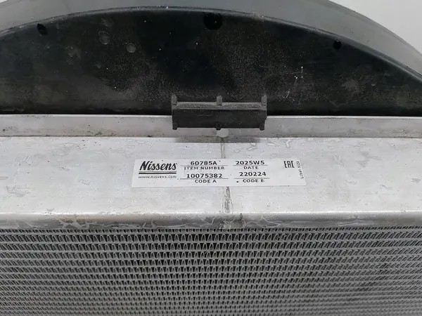 Radiador de agua con ventilador BMW E91 2.0 D 318d OEM 6078501E image 5