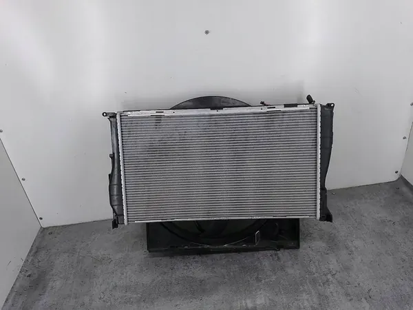 Radiador de agua con ventilador BMW E91 2.0 D 318d OEM 6078501E image 7