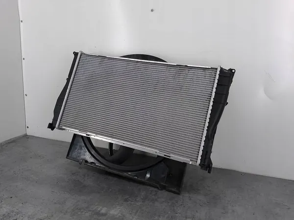 Radiador de agua con ventilador BMW E91 2.0 D 318d OEM 6078501E image 8
