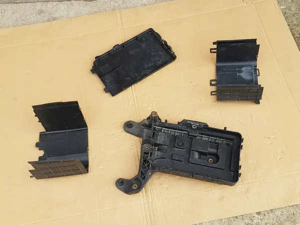 Carcaça de bateria completa / Audi A3 8P - VW Golf V VI - Seat Leon II image 4