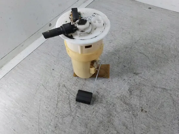 Brandstofpomp & drijver OEM 77020-0D010-A Toyota Yaris I image 2