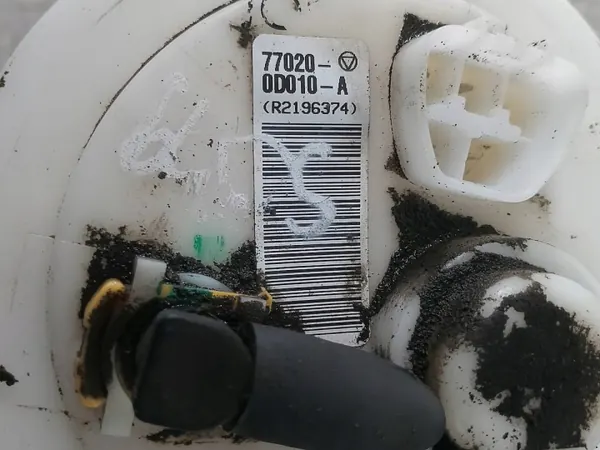 Brandstofpomp & drijver OEM 77020-0D010-A Toyota Yaris I image 5