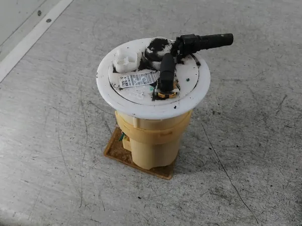 Brandstofpomp & drijver OEM 77020-0D010-A Toyota Yaris I image 6
