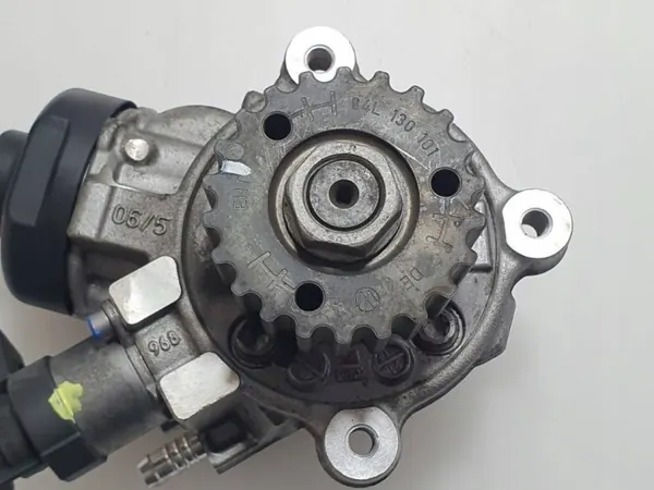 Polttoaineen ruiskupumppu OEM 04L130755D Audi A3 S3 image 5