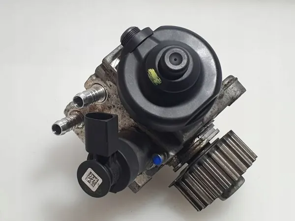 Polttoaineen ruiskupumppu OEM 04L130755D Audi A3 S3 image 7