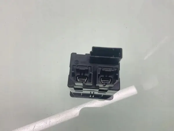 USB-portti OEM NK4T14F014AA Ford Transit Connectille image 4