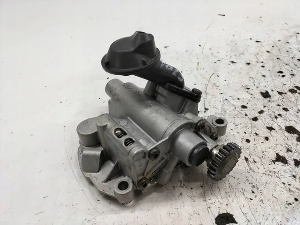 Bomba de aceite usada OEM 06H115107Q Audi A4 B8 1.8 TFSI image 3