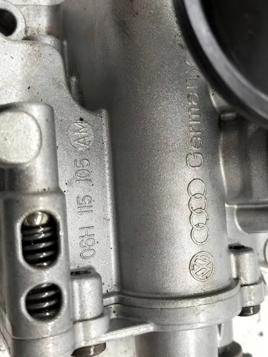 Bomba de aceite usada OEM 06H115107Q Audi A4 B8 1.8 TFSI image 4