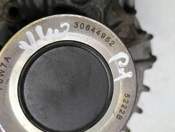 Volvo V40 II 2015 Alternator image 6