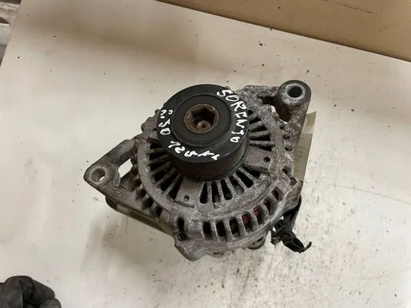 Vaihtovirtageneraattori KIA SORENTO I 2.5L diesel 2006 OEM 373004A300 image 3