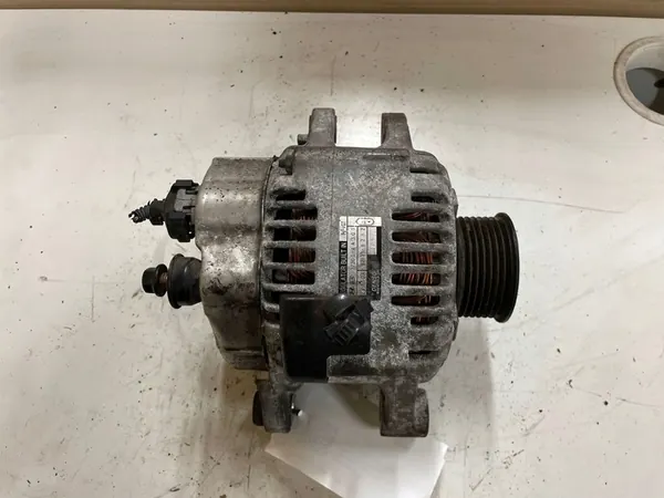 Vaihtovirtageneraattori KIA SORENTO I 2.5L diesel 2006 OEM 373004A300 image 5