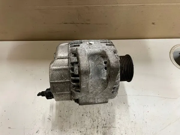 Vaihtovirtageneraattori KIA SORENTO I 2.5L diesel 2006 OEM 373004A300 image 6