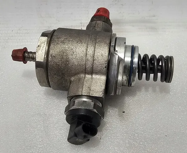 Original Kraftstoffpumpe Volkswagen / Seat / Skoda / Audi - 06J127025F image 2