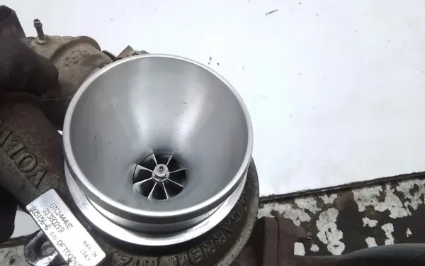 Turbocompresor usado OEM 31360219 para Volvo S60 II 2.0L image 4