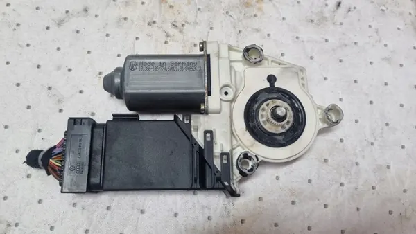 Etummaisen oikean ikkunamoottori VW GOLF IV 1C1959802A image 2